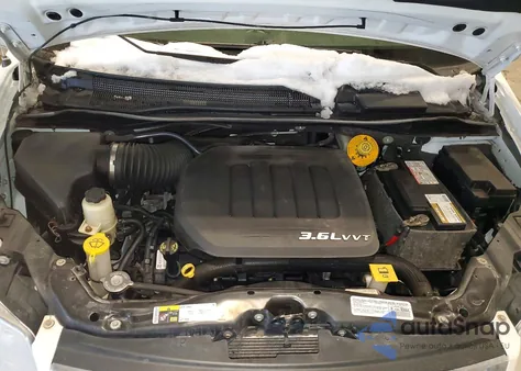 2014 Chrysler Town & Country Touring z USA, uszkodzony, nr VIN 2C4RC1BG2ER225774